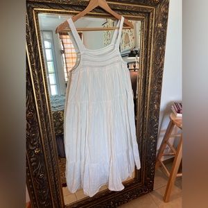 White Universal thread mumu